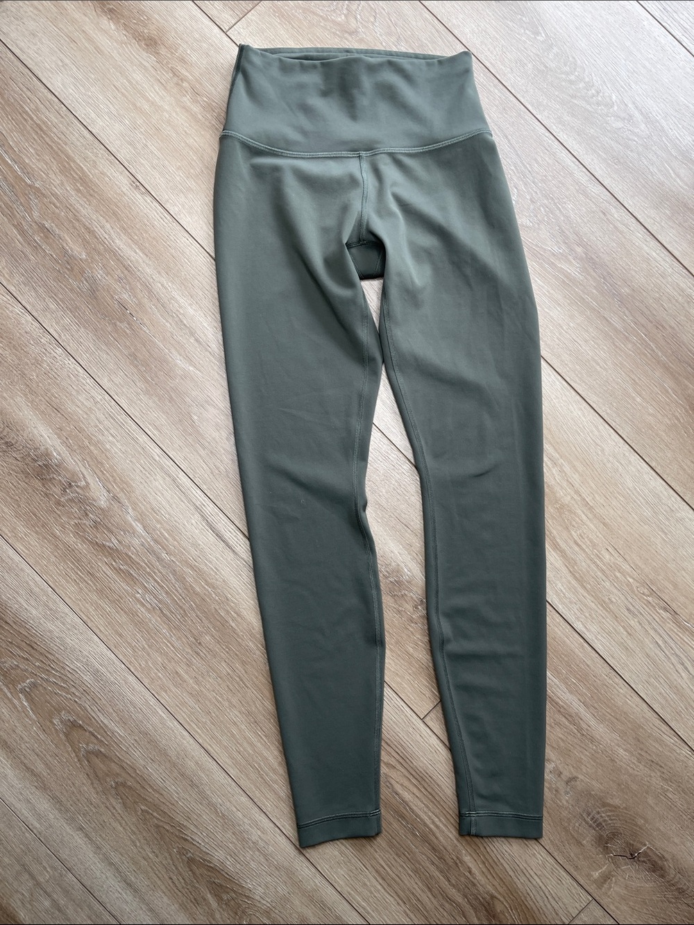 Lululemon Wunder Train Contour Fit High-Rise Tight 28" Color Grey Sage Size 6 - Picture 2 of 12